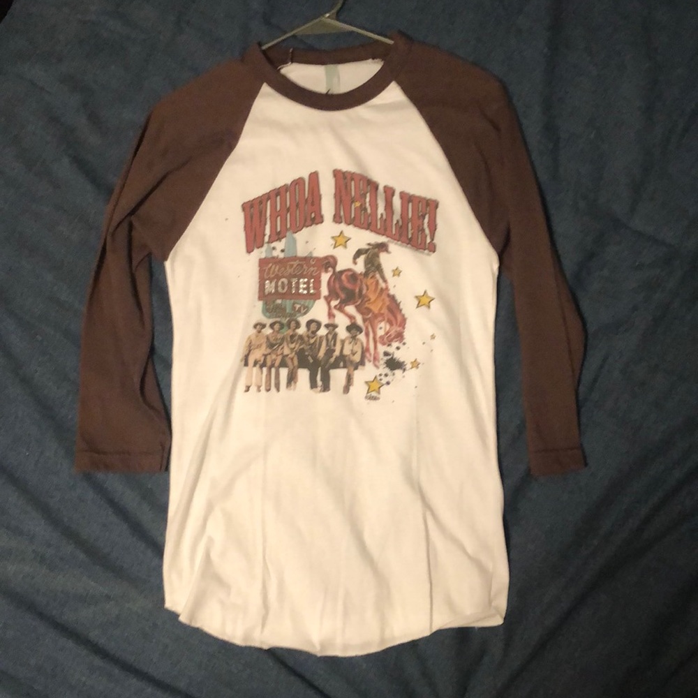 3/4 sleeved graphic tee